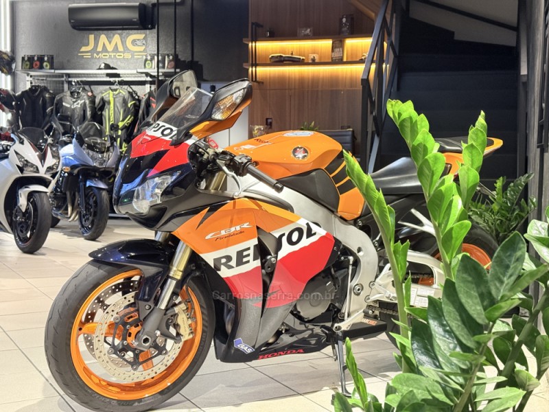 CBR 1000RR REPSOL - 2011 - CAXIAS DO SUL