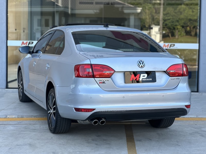 JETTA 2.0 TSI HIGHLINE 211CV GASOLINA 4P DSG - 2014 - TUPANDI