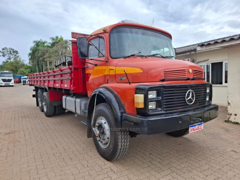 l 1118 3 eixos 1988 portao