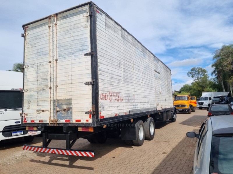 L-1118 3 EIXOS - 1987 - PORTãO