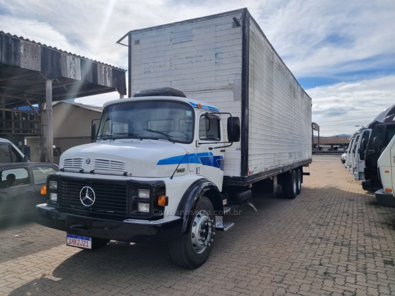 L-1118 3 EIXOS - 1987 - PORTãO