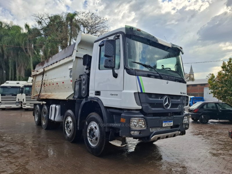 ACTROS 4844 K 8X4 - 2013 - PORTãO