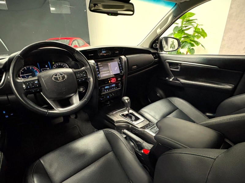 HILUX SW4 2.8 SRX 4X4 7 LUGARES 16V TURBO INTERCOOLER DIESEL 4P AUTOMÁTICO - 2022 - CAMPINAS DO SUL