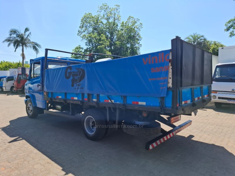 709  - 1989 - PORTãO