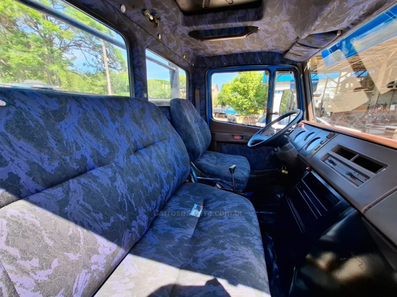 709  - 1989 - PORTãO