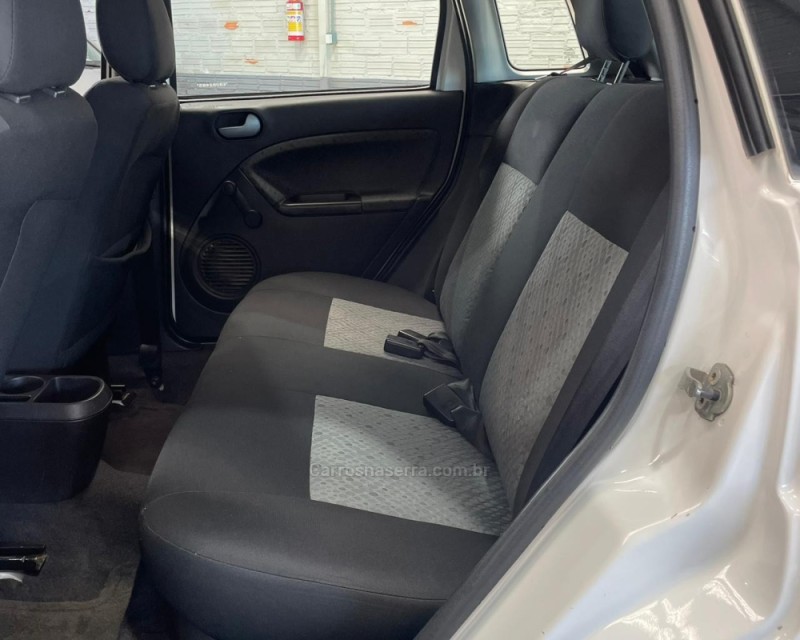 FIESTA 1.0 MPI HATCH 8V FLEX 4P MANUAL - 2014 - VACARIA