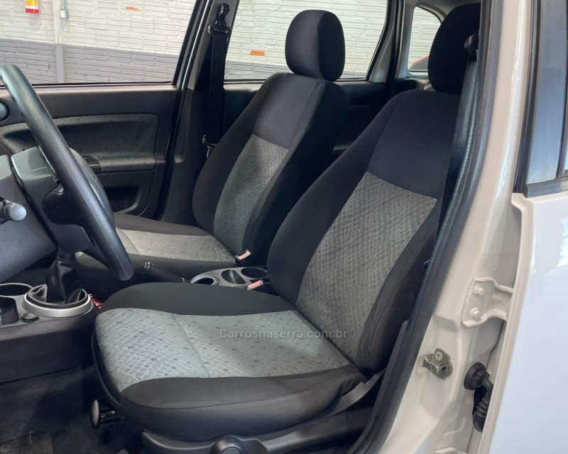 FIESTA 1.0 MPI HATCH 8V FLEX 4P MANUAL - 2014 - VACARIA