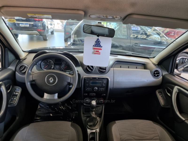 DUSTER 2.0 DYNAMIQUE 4X2 16V FLEX 4P MANUAL - 2014 - VACARIA