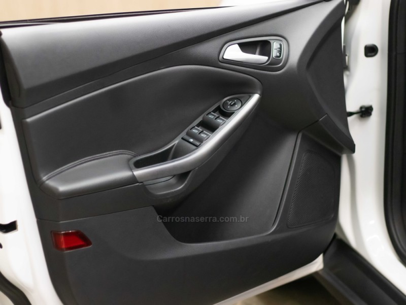 FOCUS 2.0 SE PLUS 16V FLEX 4P AUTOMÁTICO - 2016 - CAXIAS DO SUL