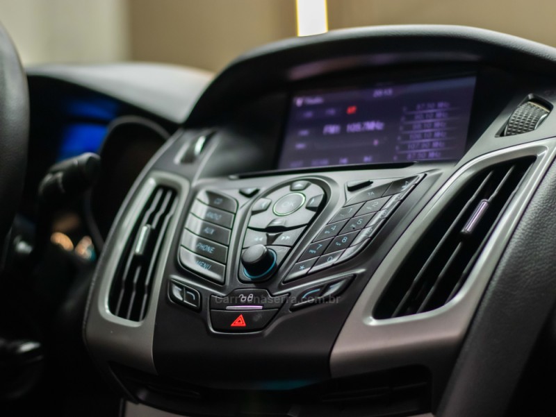 FOCUS 2.0 SE SEDAN 16V FLEX 4P AUTOMÁTICO - 2015 - CAXIAS DO SUL