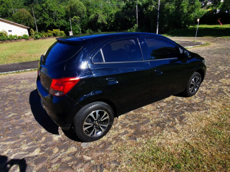 ONIX 1.4 MPFI LTZ 8V FLEX 4P MANUAL - 2015 - SãO SEBASTIãO DO CAí