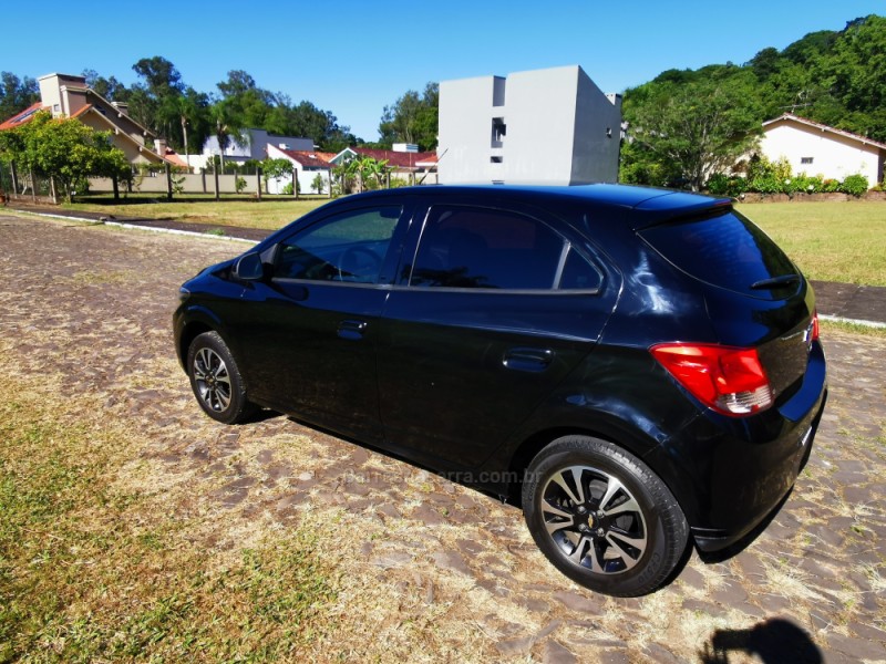 ONIX 1.4 MPFI LTZ 8V FLEX 4P MANUAL - 2015 - SãO SEBASTIãO DO CAí