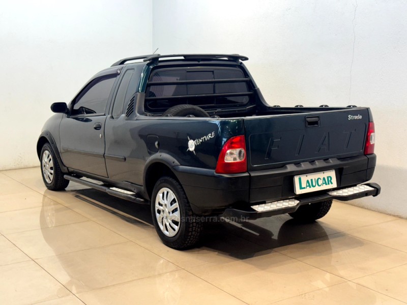 STRADA 1.6 MPI ADVENTURE CE 16V GASOLINA 2P MANUAL - 2002 - CASCA