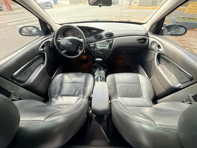 FOCUS 2.0 GHIA 16V GASOLINA 4P AUTOMÁTICO - 2006 - TRêS COROAS
