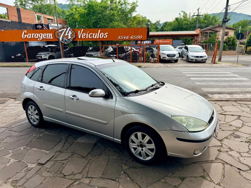 FOCUS 2.0 GHIA 16V GASOLINA 4P AUTOMÁTICO - 2006 - TRêS COROAS