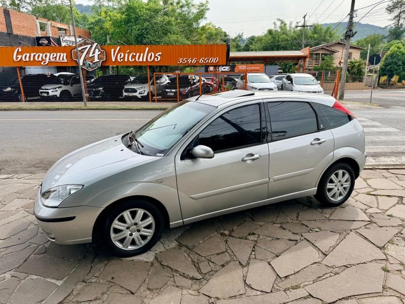 focus 2.0 ghia 16v gasolina 4p automatico 2006 tres coroas