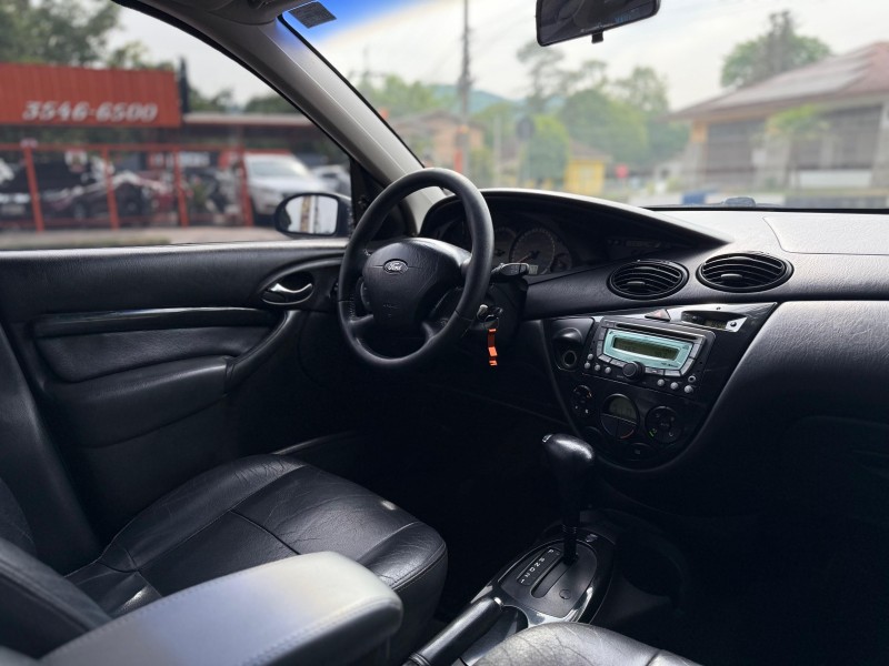 FOCUS 2.0 GHIA 16V GASOLINA 4P AUTOMÁTICO - 2006 - TRêS COROAS