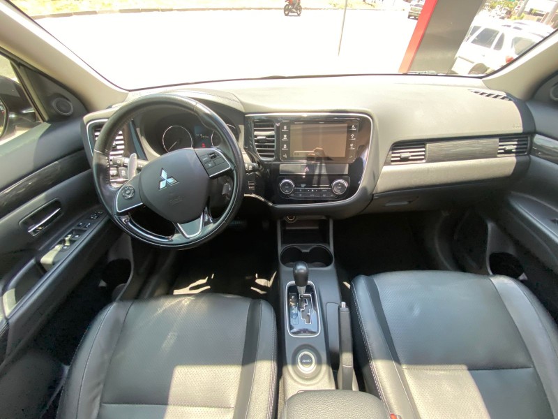 OUTLANDER 3.0 GT 4X4 V6 24V GASOLINA 4P AUTOMÁTICO - 2016 - CAXIAS DO SUL