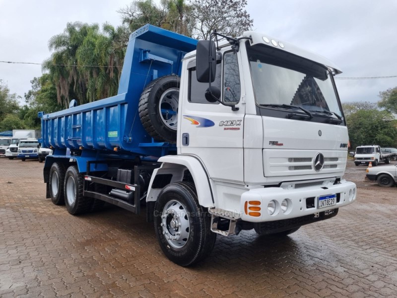 2423  - 2002 - PORTãO