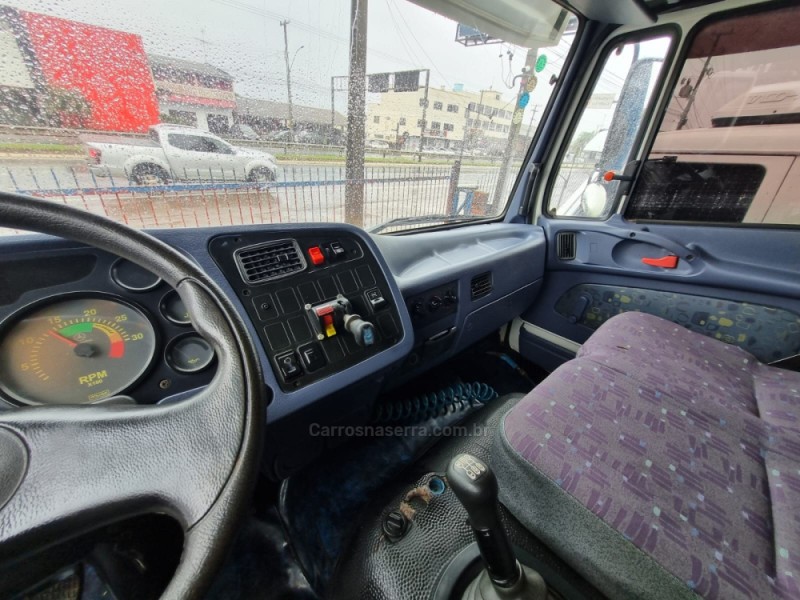 2423  - 2002 - PORTãO