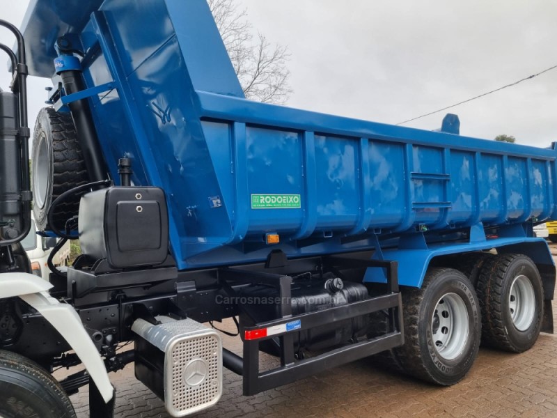 2423  - 2002 - PORTãO