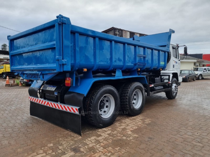 2423  - 2002 - PORTãO