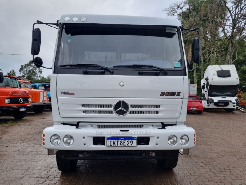 2423  - 2002 - PORTãO