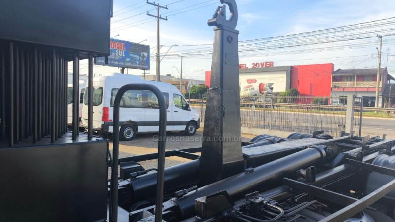 2726  - 2009 - PORTãO