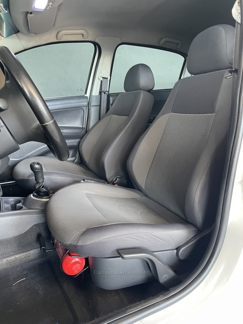 VOYAGE 1.6 MI TREND 8V FLEX 4P MANUAL - 2013 - PAROBé