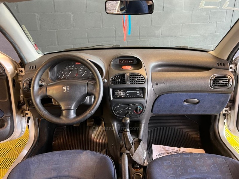 206 1.6 SOLEIL 16V GASOLINA 4P MANUAL - 2003 - CAXIAS DO SUL