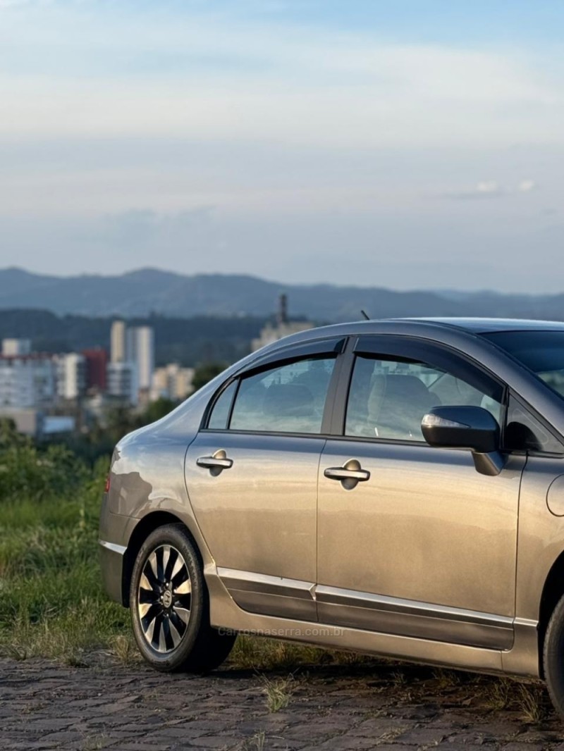 CIVIC 1.8 LXL SE 16V FLEX 4P MANUAL - 2011 - VENâNCIO AIRES