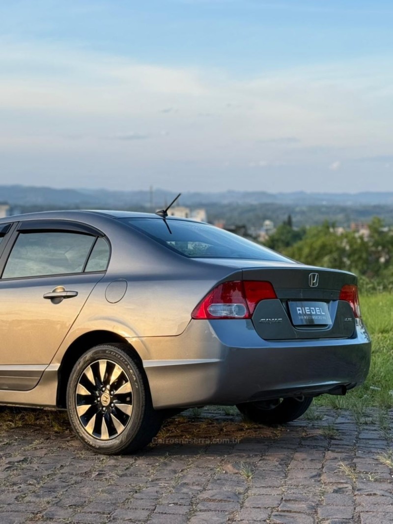 CIVIC 1.8 LXL SE 16V FLEX 4P MANUAL - 2011 - VENâNCIO AIRES