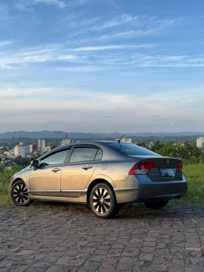 CIVIC 1.8 LXL SE 16V FLEX 4P MANUAL - 2011 - VENâNCIO AIRES