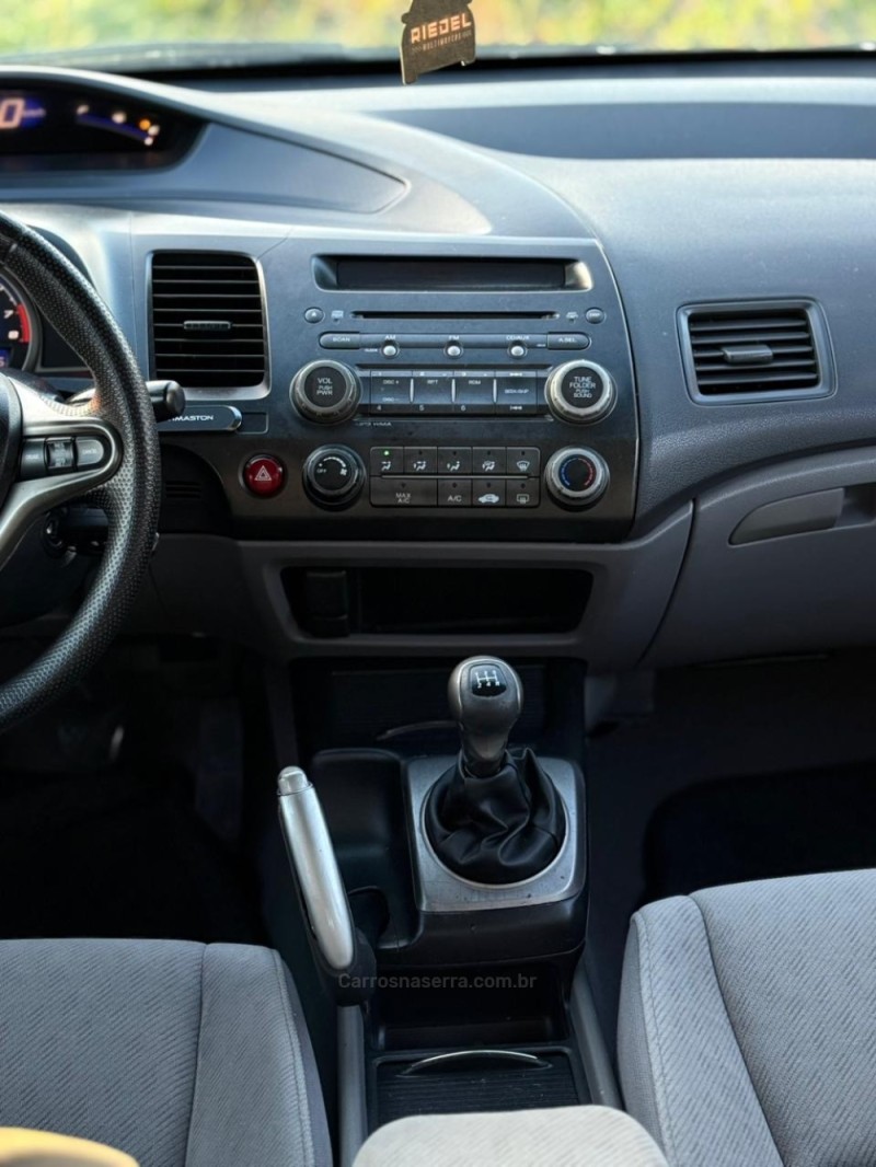 CIVIC 1.8 LXL SE 16V FLEX 4P MANUAL - 2011 - VENâNCIO AIRES