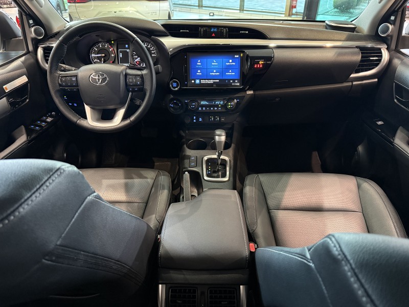 HILUX 2.8 SRX PLUS 4X4 CD TURBO DIESEL 4P AUTOMÁTICO - 2024 - FARROUPILHA