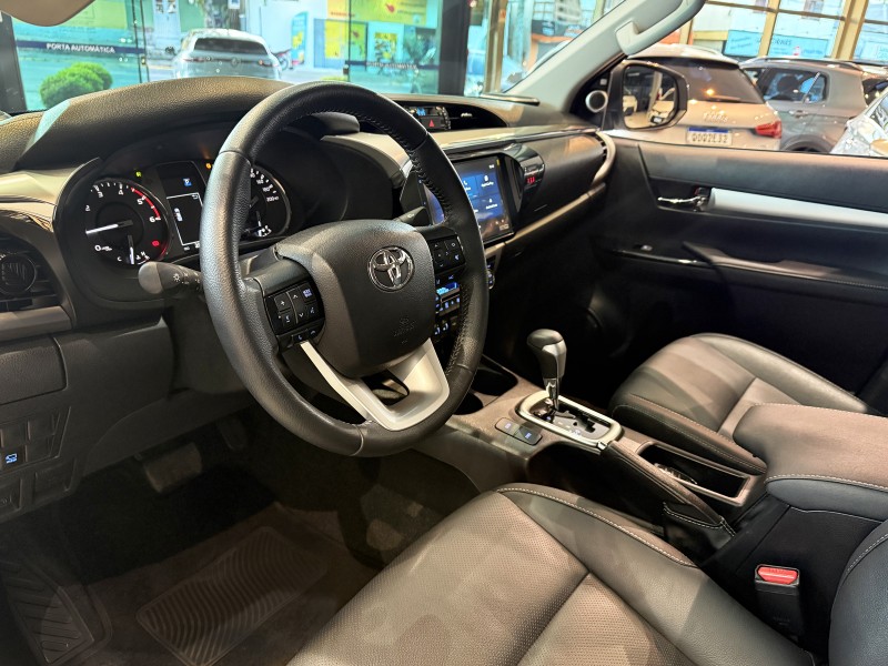 HILUX 2.8 SRX PLUS 4X4 CD TURBO DIESEL 4P AUTOMÁTICO - 2024 - FARROUPILHA