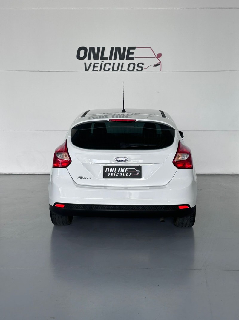 FOCUS 1.6 SE PLUS 16V FLEX 4P MANUAL - 2014 - FARROUPILHA