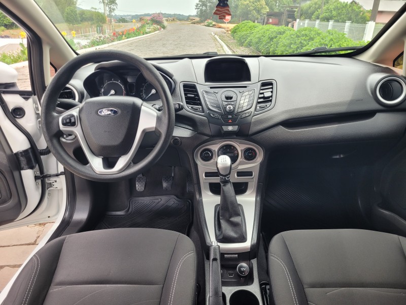 FIESTA 1.6 SE SEDAN 16V FLEX 4P MANUAL - 2015 - CARLOS BARBOSA