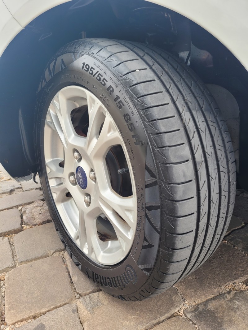 FIESTA 1.6 SE SEDAN 16V FLEX 4P MANUAL - 2015 - CARLOS BARBOSA