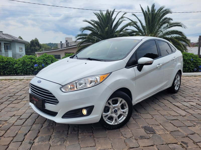 fiesta 1.6 se sedan 16v flex 4p manual 2015 carlos barbosa