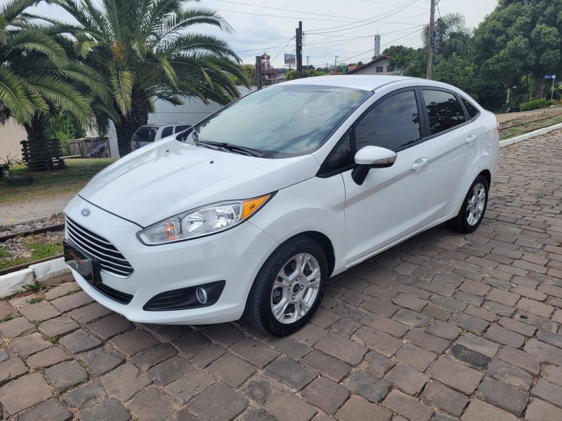 FIESTA 1.6 SE SEDAN 16V FLEX 4P MANUAL - 2015 - CARLOS BARBOSA