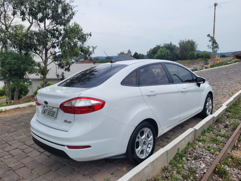 FIESTA 1.6 SE SEDAN 16V FLEX 4P MANUAL - 2015 - CARLOS BARBOSA