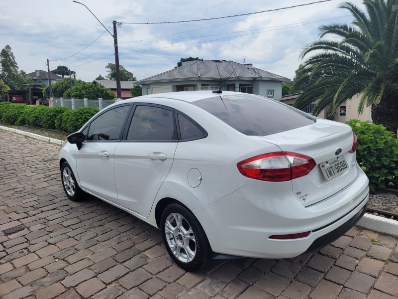 FIESTA 1.6 SE SEDAN 16V FLEX 4P MANUAL - 2015 - CARLOS BARBOSA