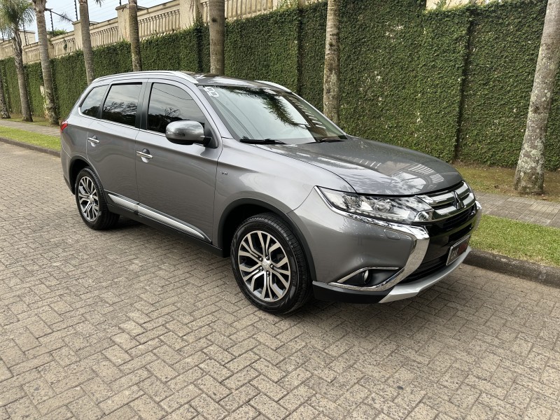 OUTLANDER 3.0 GT 4X4 V6 24V GASOLINA 4P AUTOMÁTICO - 2018 - CAXIAS DO SUL