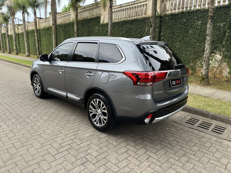 OUTLANDER 3.0 GT 4X4 V6 24V GASOLINA 4P AUTOMÁTICO - 2018 - CAXIAS DO SUL