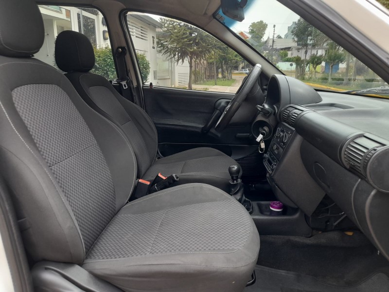 CORSA 1.0 MPFI MILENIUM II SEDAN 8V GASOLINA 4P MANUAL - 2001 - FARROUPILHA