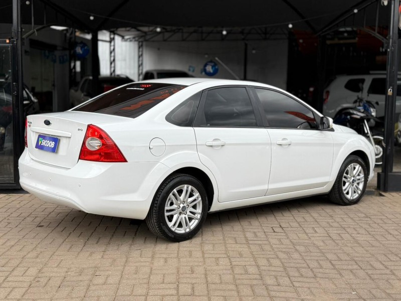 FOCUS 2.0 GLX SEDAN 16V FLEX 4P MANUAL - 2013 - LAGOA VERMELHA