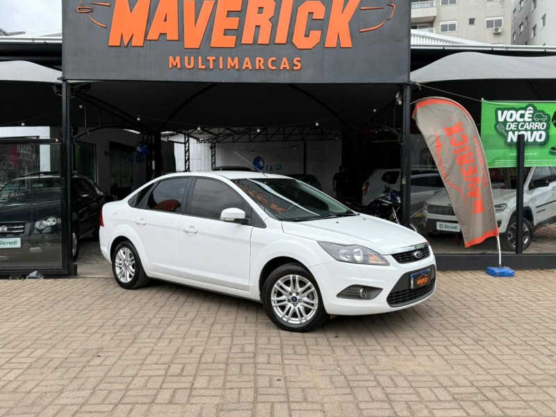 FOCUS 2.0 GLX SEDAN 16V FLEX 4P MANUAL - 2013 - LAGOA VERMELHA