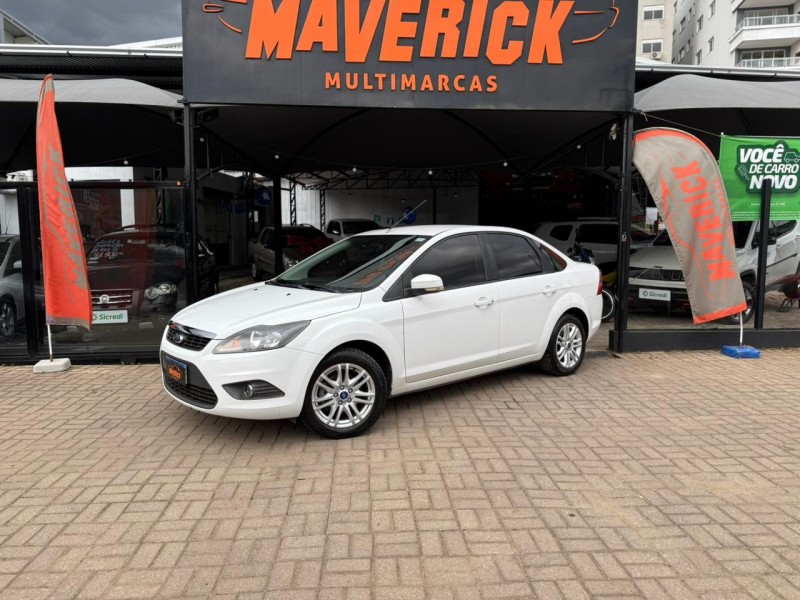 FOCUS 2.0 GLX SEDAN 16V FLEX 4P MANUAL - 2013 - LAGOA VERMELHA