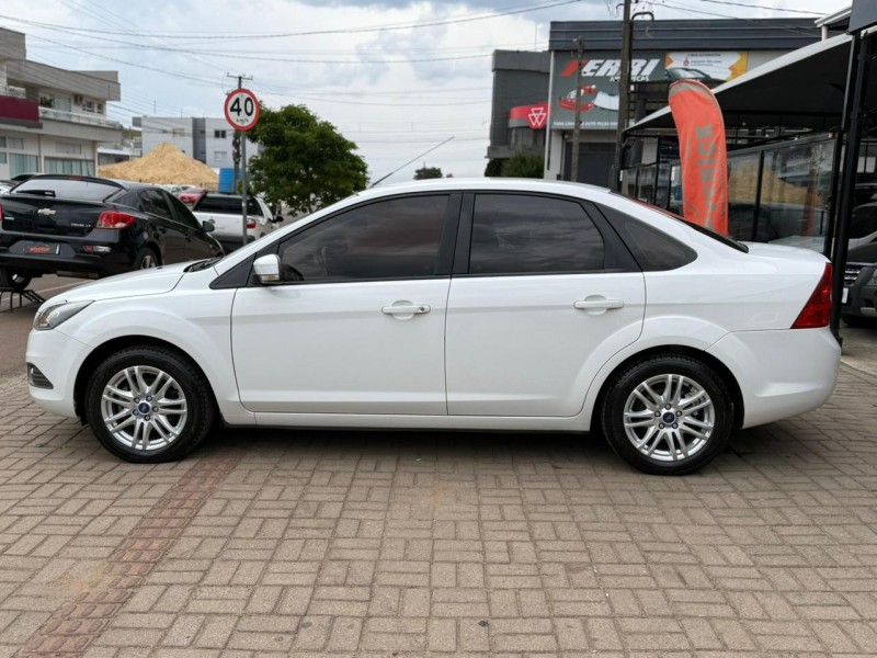 FOCUS 2.0 GLX SEDAN 16V FLEX 4P MANUAL - 2013 - LAGOA VERMELHA